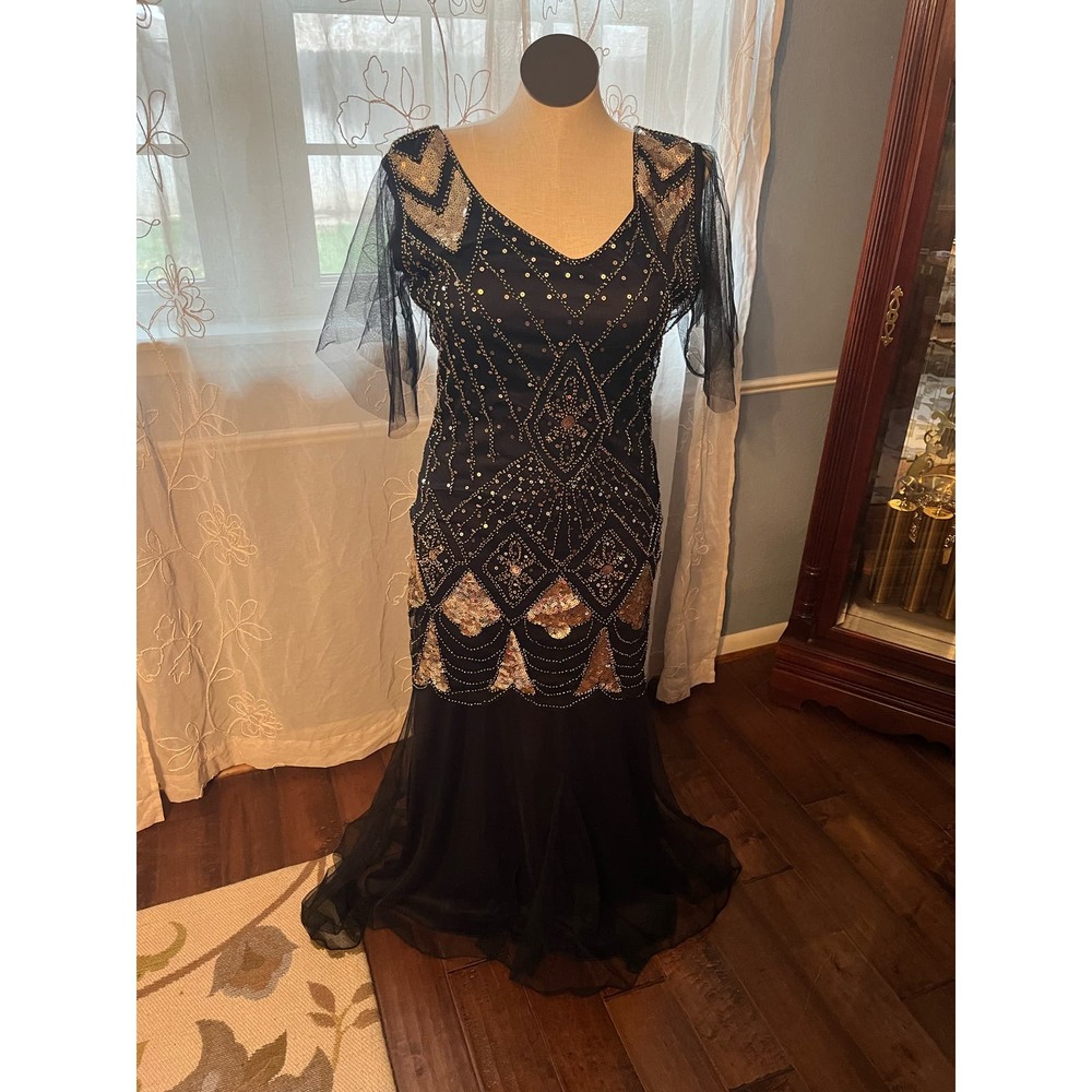 Black and Gold Formal Dress Size 14/16 stretch Flapper inspired
